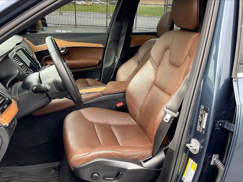 Used 2024 Volvo XC90 T8 Plus w/ Protection Package Premier image 28