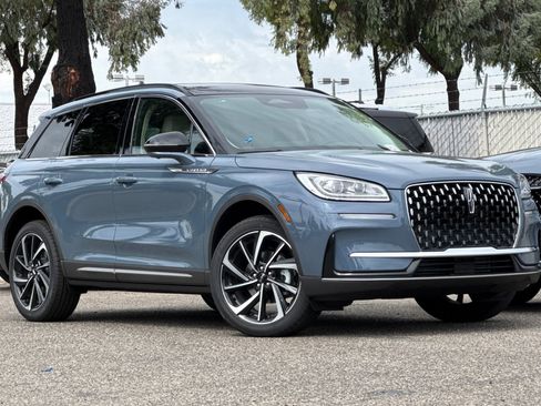 New 2025 Lincoln Corsair Reserve w/ Rear Removable Package Tray image 2