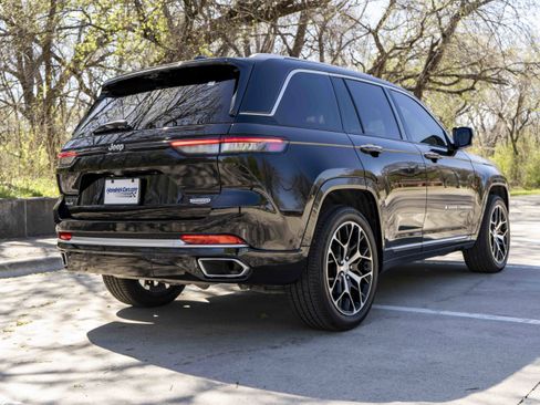 Used 2023 Jeep Grand Cherokee Summit AWD/4WD image 9