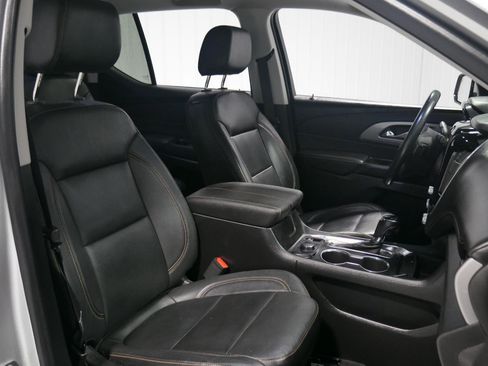 Used 2019 Chevrolet Traverse RS image 16