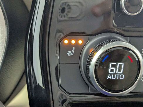 Used 2023 Toyota Highlander XLE FWD image 14