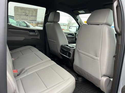 New 2026 GMC Sierra 1500 SLT w/ SLT Convenience Package image 17