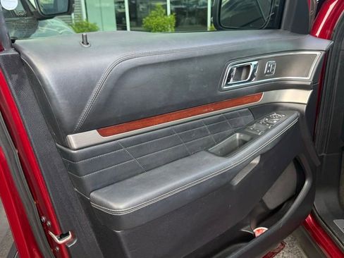Used 2018 Ford Explorer Platinum AWD/4WD image 9