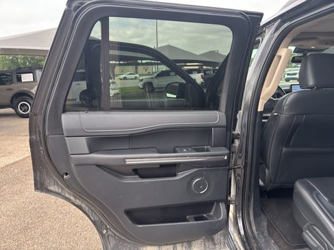 Used 2022 Ford Expedition XLT AWD/4WD image 8
