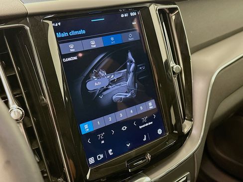 Used 2025 Volvo XC60 B5 Core image 24