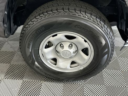 Used 2021 Toyota Tacoma SR w/ SR Convenience Package image 11