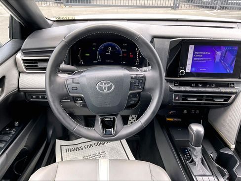 Used 2025 Toyota Camry SE w/ Convenience Package AWD/4WD image 8