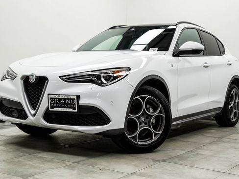 Used 2022 Alfa Romeo Stelvio Ti image 1