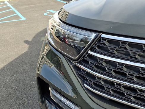 Certified 2022 Ford Explorer XLT w/ Equipment Group 202A image 9