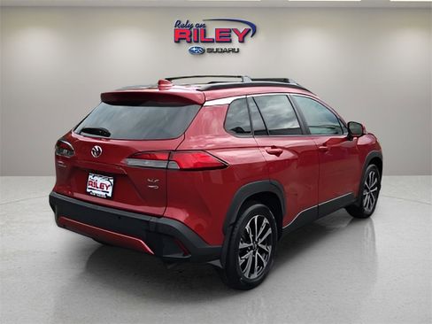 Used 2022 Toyota Corolla Cross XLE image 5