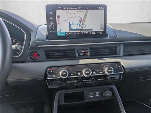 Used 2024 Honda Pilot Touring image 11