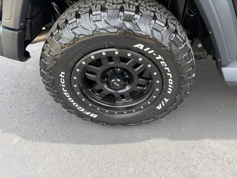Certified 2018 Jeep Wrangler Sport AWD/4WD image 9