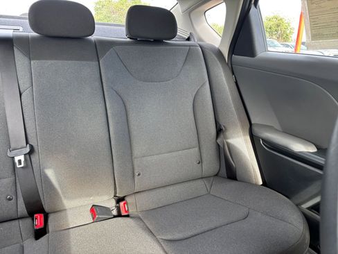 Used 2025 Kia K4 LXS image 36