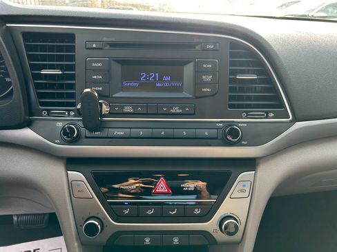 Used 2017 Hyundai Elantra SE FWD image 20