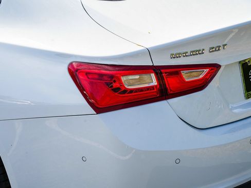 Used 2018 Chevrolet Malibu Premier w/ Premier Sun and Wheel Package FWD image 11