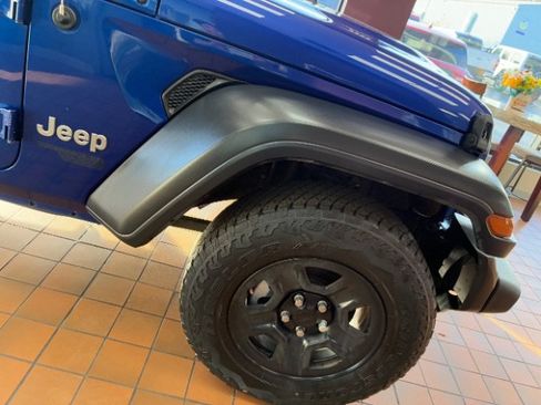 Used 2018 Jeep Wrangler Unlimited Sport AWD/4WD image 24
