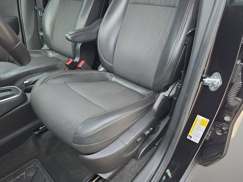 Used 2019 Chevrolet Trax LT w/ LT Convenience Package image 13