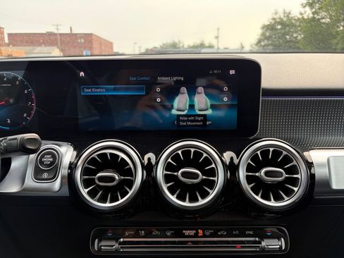 Used 2021 Mercedes-Benz GLB 250 4MATIC image 24
