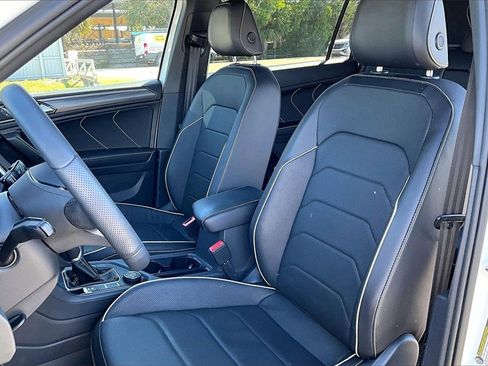 Certified 2022 Volkswagen Tiguan SEL R-Line image 21