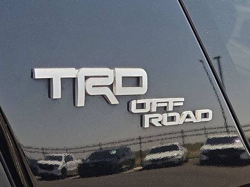 Used 2017 Toyota 4Runner TRD Off-Road AWD/4WD image 7