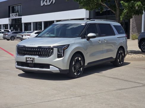 New 2026 Kia Carnival EX FWD image 2