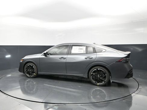 New 2026 Nissan Sentra SR w/ SR Premium Package FWD image 2