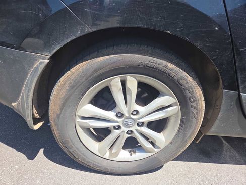 Used 2011 Hyundai Tucson GLS AWD/4WD image 3