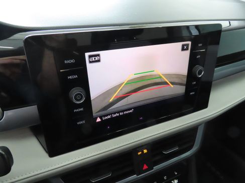 New 2025 Volkswagen Taos SEL image 19