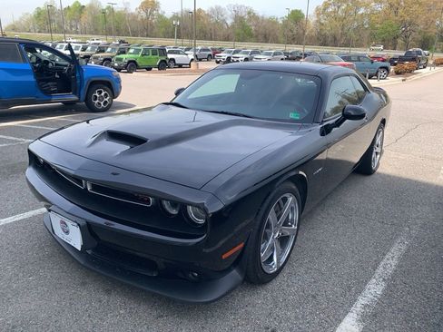 Used 2022 Dodge Challenger R/T image 1