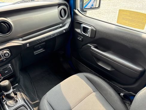Used 2023 Jeep Wrangler Unlimited w/ Cold Weather Group AWD/4WD image 20