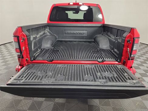 Used 2024 Nissan Frontier SV image 14