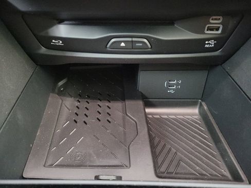 New 2026 Chrysler Pacifica Pinnacle image 21