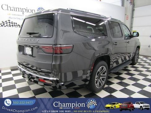 Used 2023 Jeep Wagoneer L Series II AWD/4WD image 13