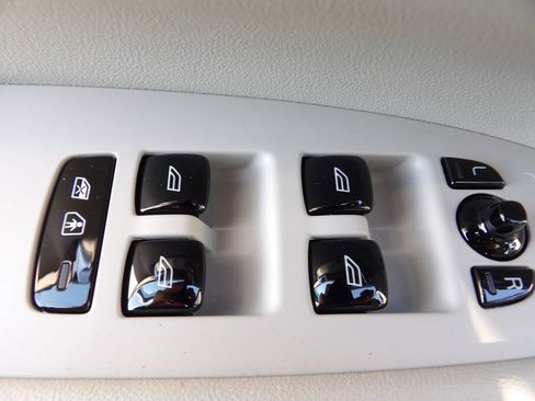 New 2026 Volvo XC90 T8 Ultra w/ Protection Package Premier image 9