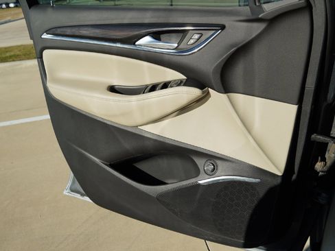 Used 2020 Buick Enclave Essence image 19