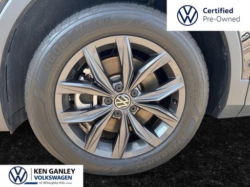 Used 2024 Volkswagen Tiguan SE AWD/4WD image 9