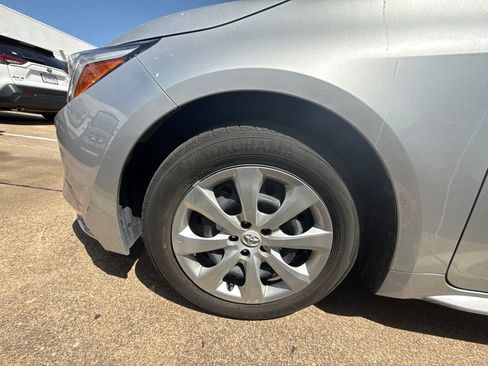 Used 2024 Toyota Corolla LE FWD image 2