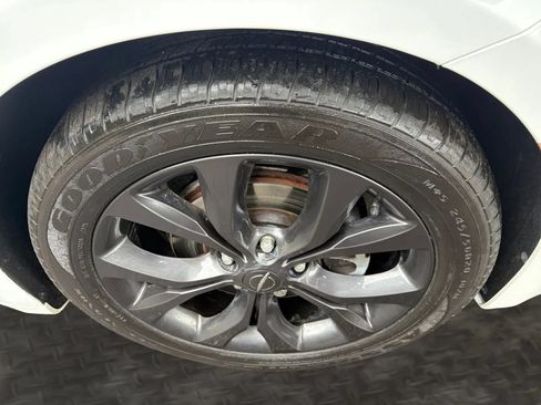 Used 2019 Chrysler Pacifica Limited w/ Advanced Safetytec Group FWD image 41