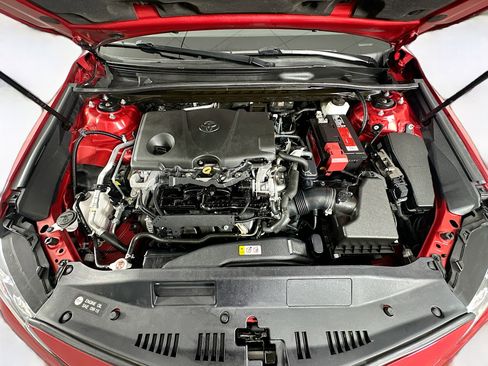 Used 2020 Toyota Camry SE w/ Cold Weather Package image 31