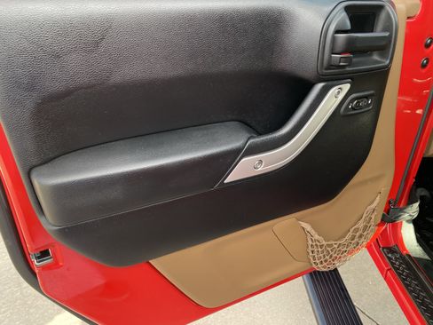 Used 2014 Jeep Wrangler Unlimited Sahara w/ Max Tow Package image 16