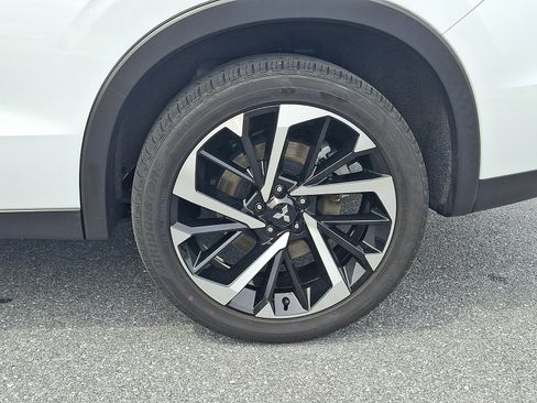 Used 2024 Mitsubishi Outlander SE AWD/4WD image 9