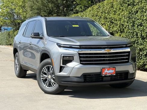 New 2026 Chevrolet Traverse LT image 2