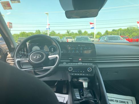 Used 2023 Hyundai Elantra SEL w/ Convenience Package FWD image 24