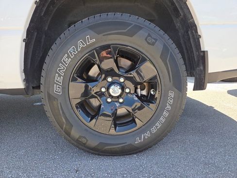 Used 2021 RAM 1500 Big Horn RWD image 15