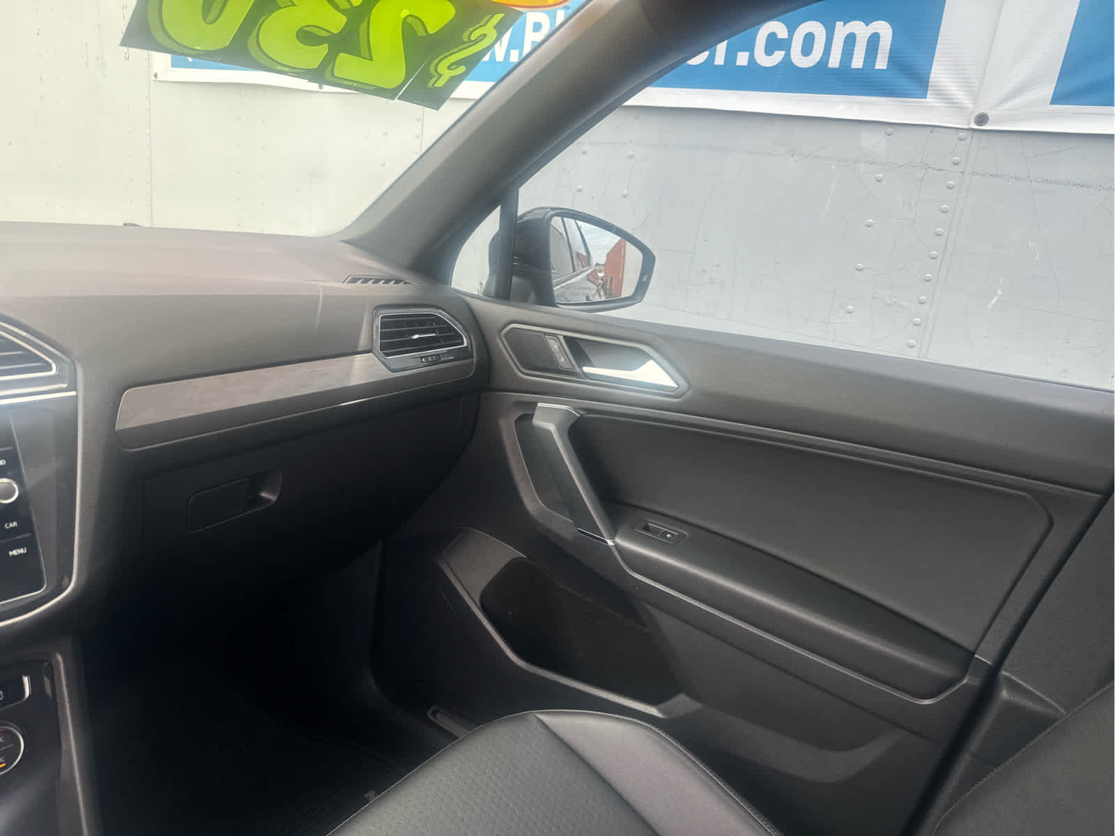 Used 2020 Volkswagen Tiguan SE R-Line FWD image 26