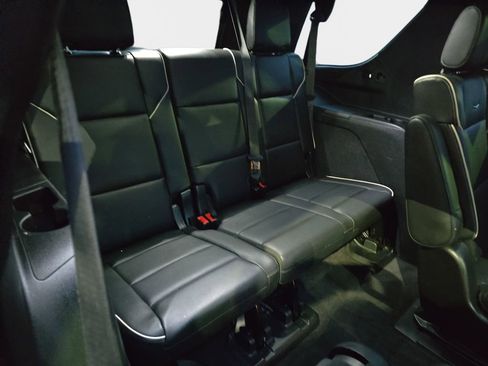 Used 2022 Cadillac Escalade Premium Luxury AWD/4WD image 16