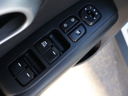 Used 2015 Kia Soul image 27