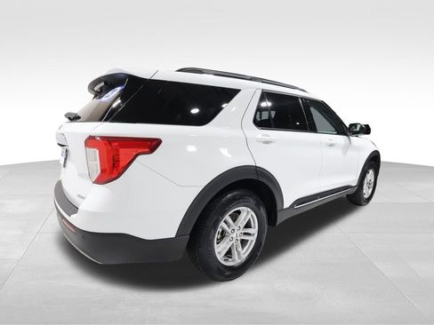 Used 2023 Ford Explorer XLT w/ Equipment Group 202A image 4