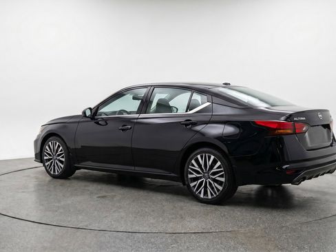 Used 2025 Nissan Altima 2.5 SV FWD image 6