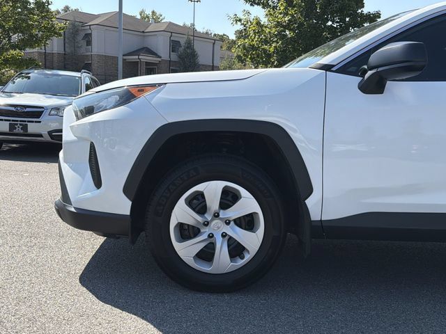 Used 2022 Toyota RAV4 LE FWD image 9